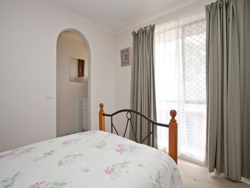 2/97 Dunsterville Crescent, Frankston VIC 3199