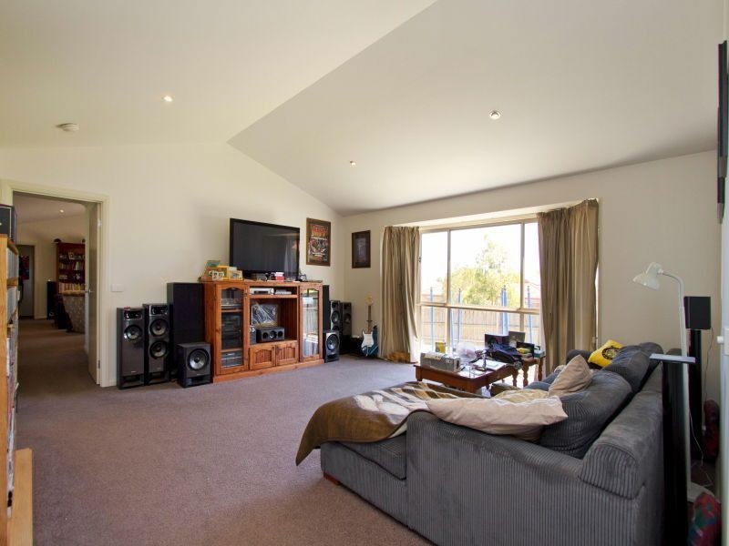 142 Clarendon Drive, Somerville VIC 3912