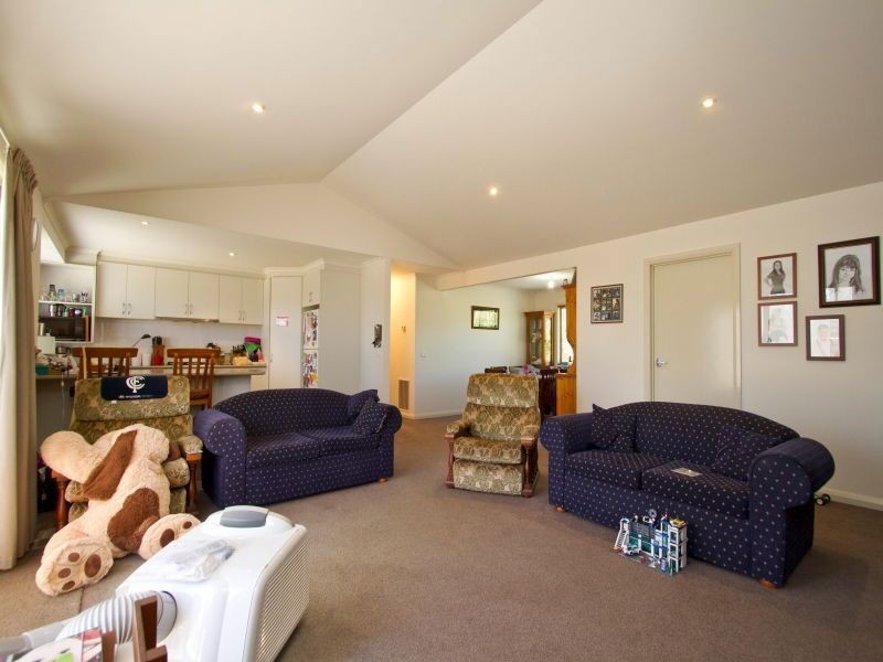 142 Clarendon Drive, Somerville VIC 3912