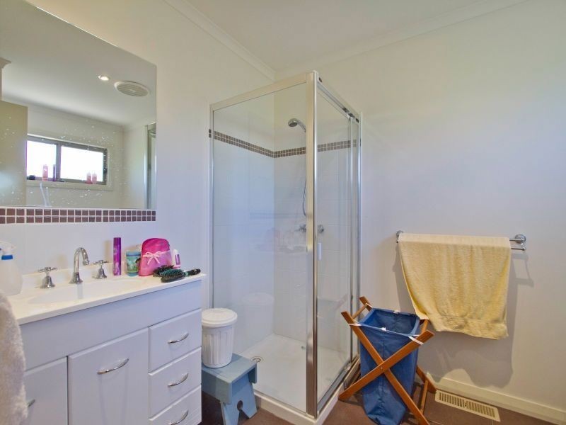 142 Clarendon Drive, Somerville VIC 3912