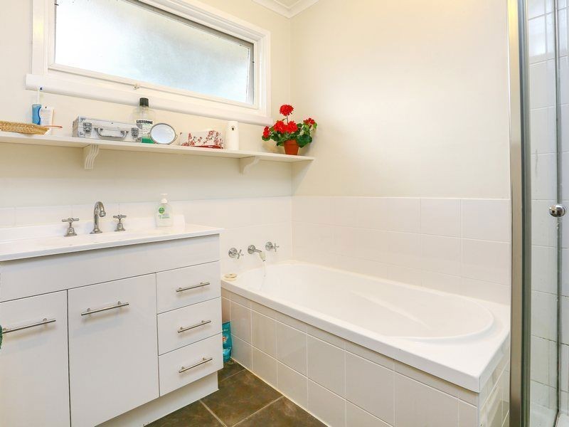 2 Friswell Place, Frankston VIC 3199