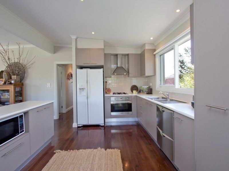 15 Larool Crescent, Seaford VIC 3198