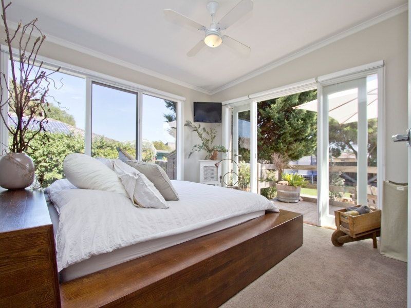 15 Larool Crescent, Seaford VIC 3198