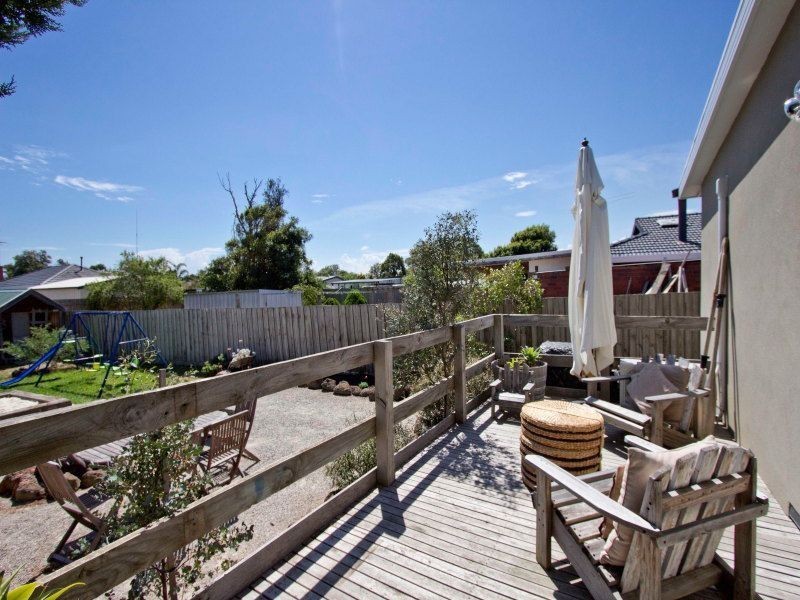 15 Larool Crescent, Seaford VIC 3198