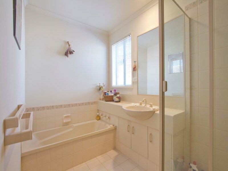 9 Saltbush Glade, Frankston VIC 3199