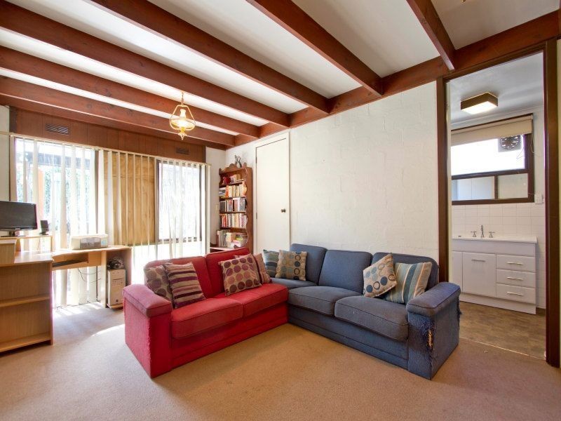 8 The Trossachs, Frankston VIC 3199