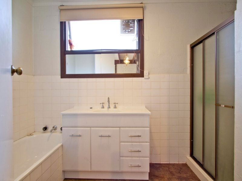 8 The Trossachs, Frankston VIC 3199