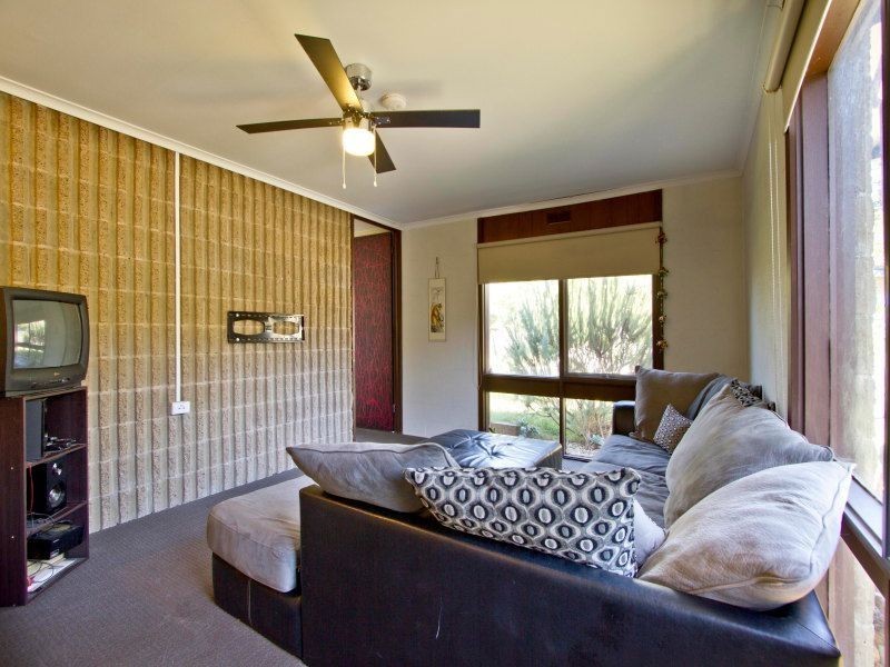 8 The Trossachs, Frankston VIC 3199