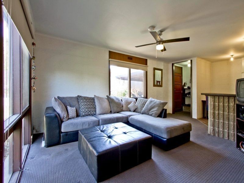 8 The Trossachs, Frankston VIC 3199