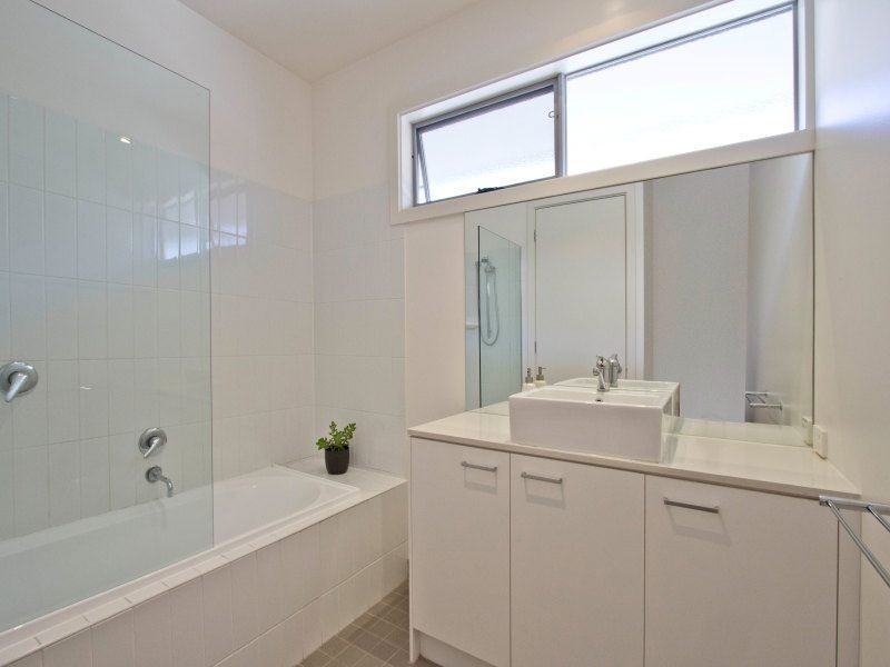 34/2 Barton Drive, Sandhurst VIC 3977