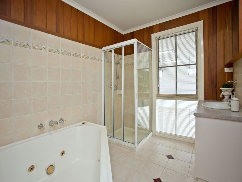 11 Mount Erin Crescent, Frankston South VIC 3199