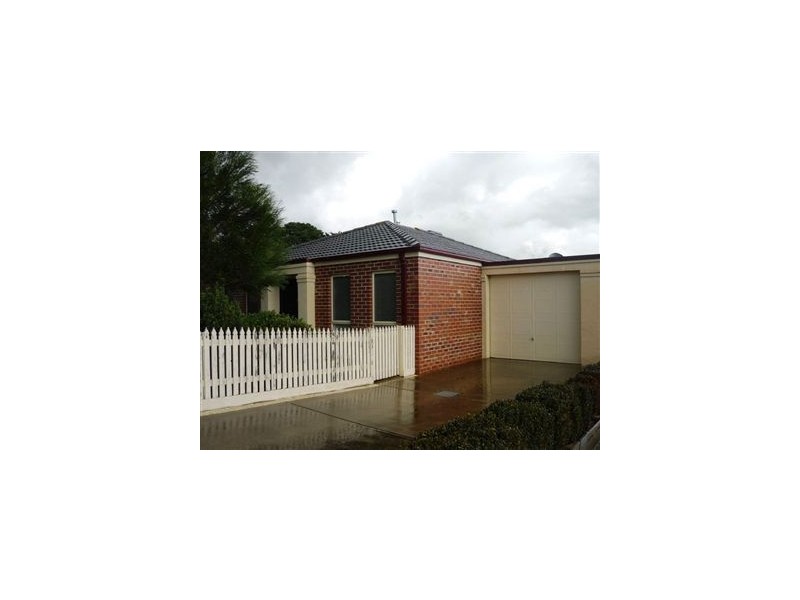 1/8 Raymond Street, Somerville VIC 3912