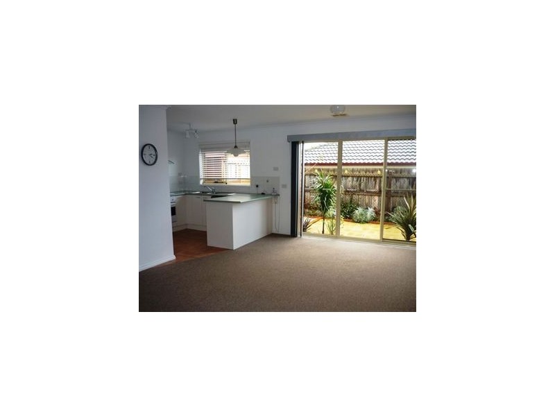 1/8 Raymond Street, Somerville VIC 3912