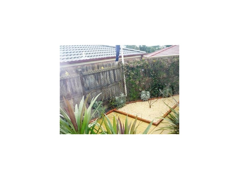 1/8 Raymond Street, Somerville VIC 3912