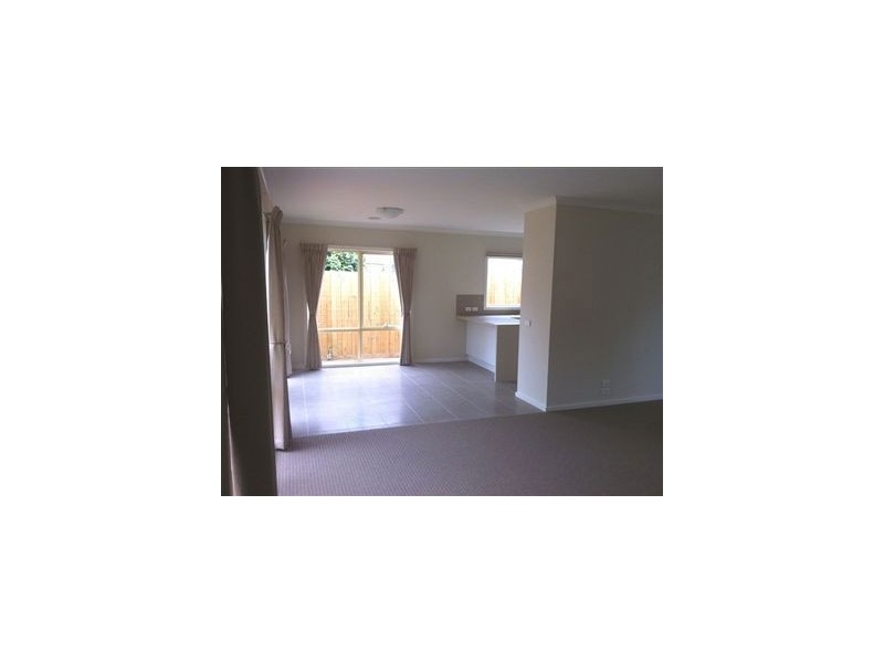 56B Rosslyn Avenue, Seaford VIC 3198