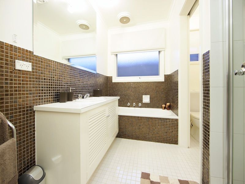 27 Golf Links Rd, Frankston VIC 3199