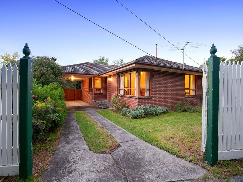 8 Leawarra Parade, Frankston VIC 3199