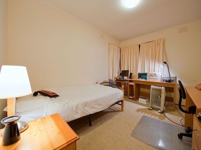 8 Leawarra Parade, Frankston VIC 3199