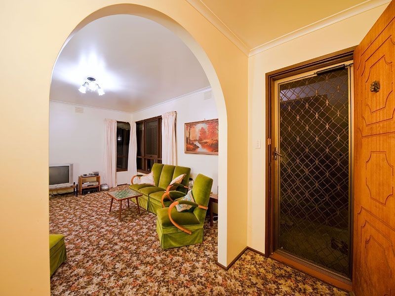 8 Leawarra Parade, Frankston VIC 3199