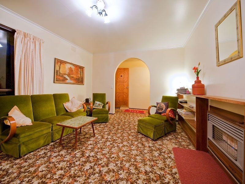 8 Leawarra Parade, Frankston VIC 3199