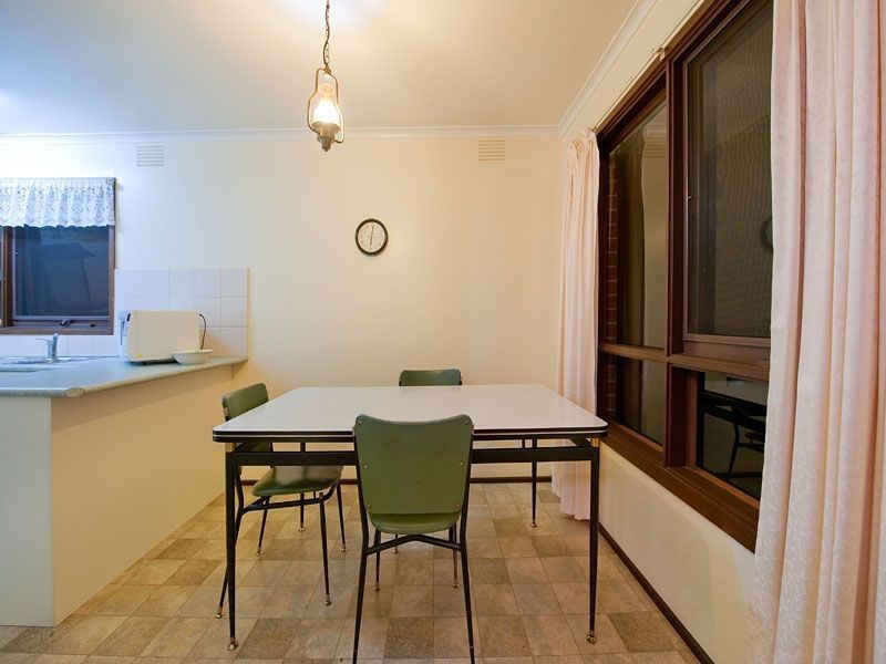 8 Leawarra Parade, Frankston VIC 3199