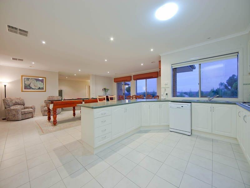 8 Pauline Court, Frankston South VIC 3199