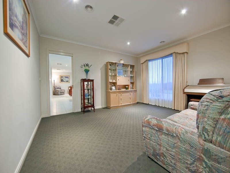 8 Pauline Court, Frankston South VIC 3199