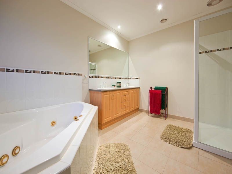 8 Pauline Court, Frankston South VIC 3199