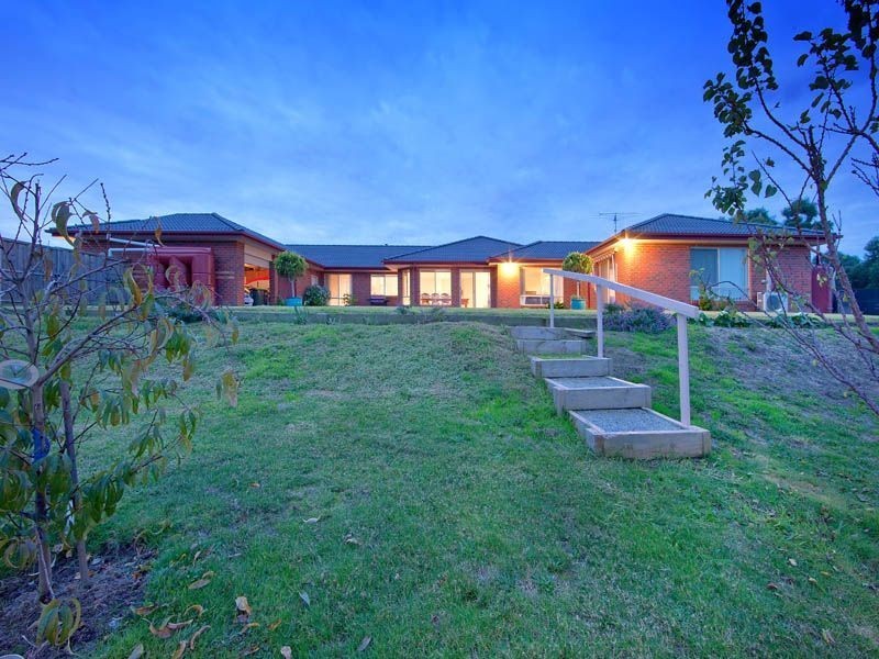 8 Pauline Court, Frankston South VIC 3199