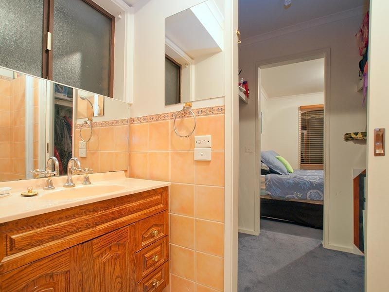 28 Dunsterville Cres, Frankston VIC 3199