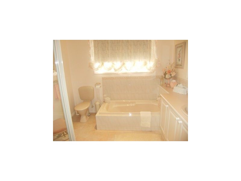 8 Sundown Walk, Frankston South VIC 3199