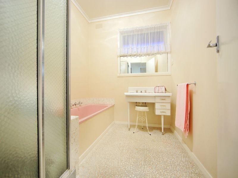 8 Towerhill Road, Frankston VIC 3199