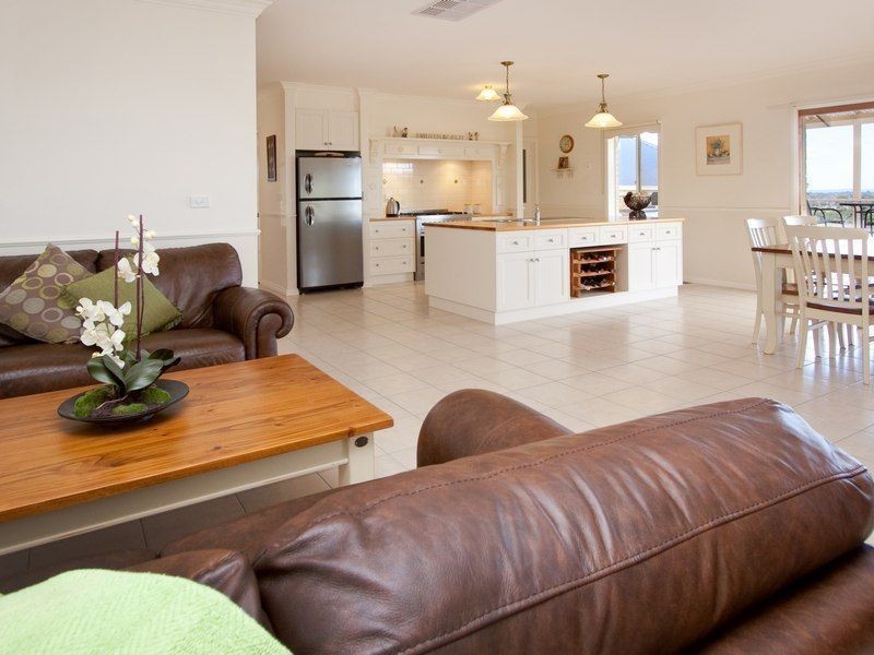 8 The Concourse, Frankston South VIC 3199