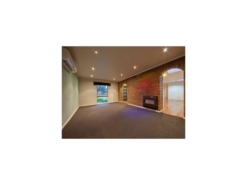 6 Lowan Court, Frankston VIC 3199