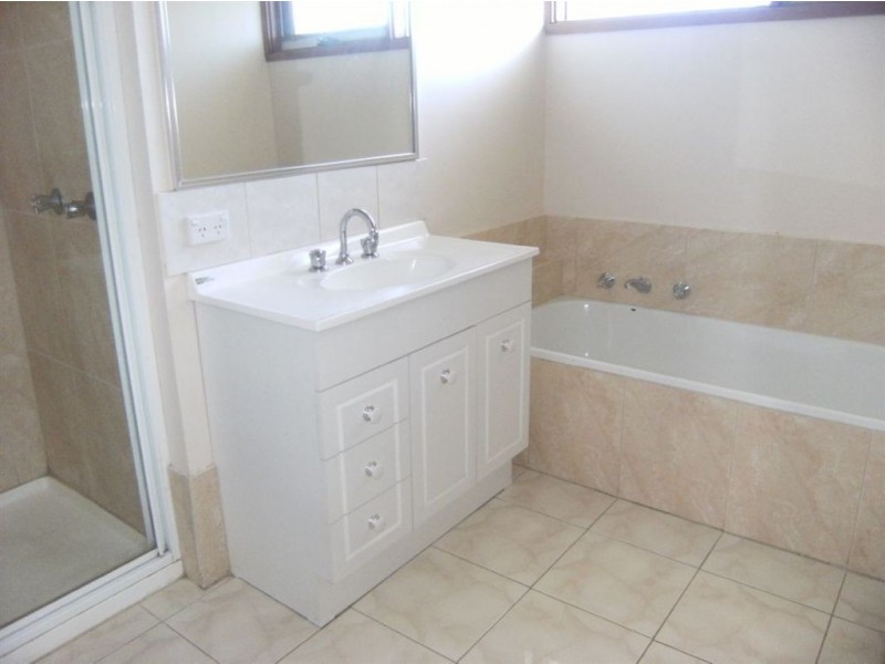 12 Leawarra Parade, Frankston VIC 3199