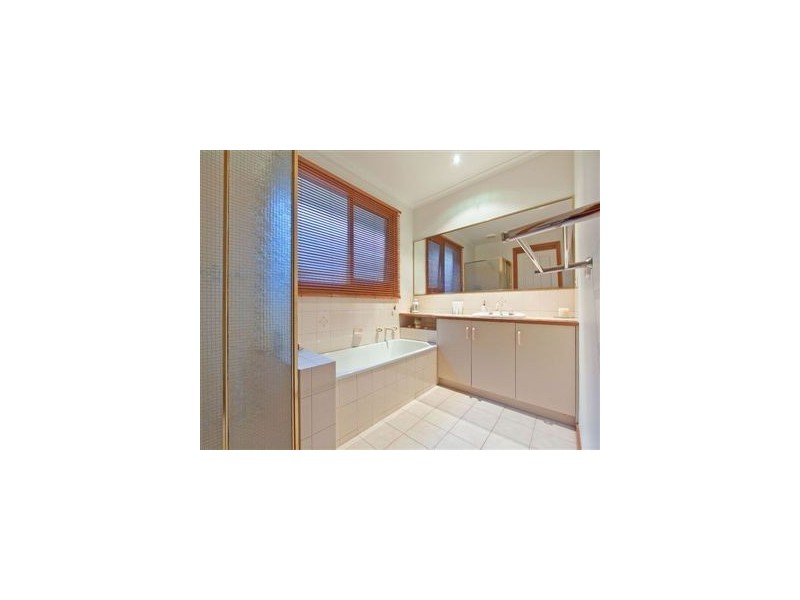 2/29 Heatherhill Road, Frankston VIC 3199