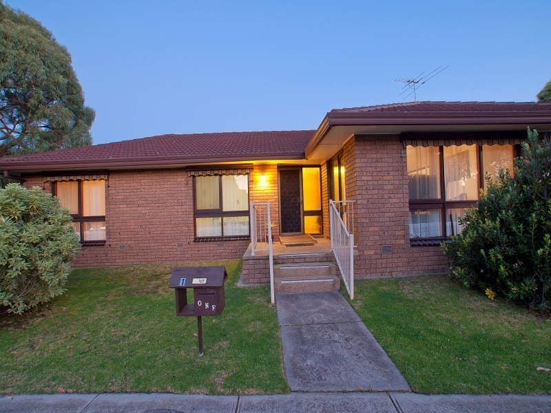 1 The Trossachs, Frankston VIC 3199