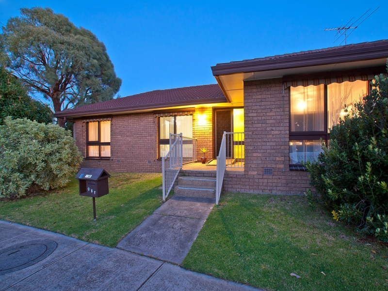 1 The Trossachs, Frankston VIC 3199