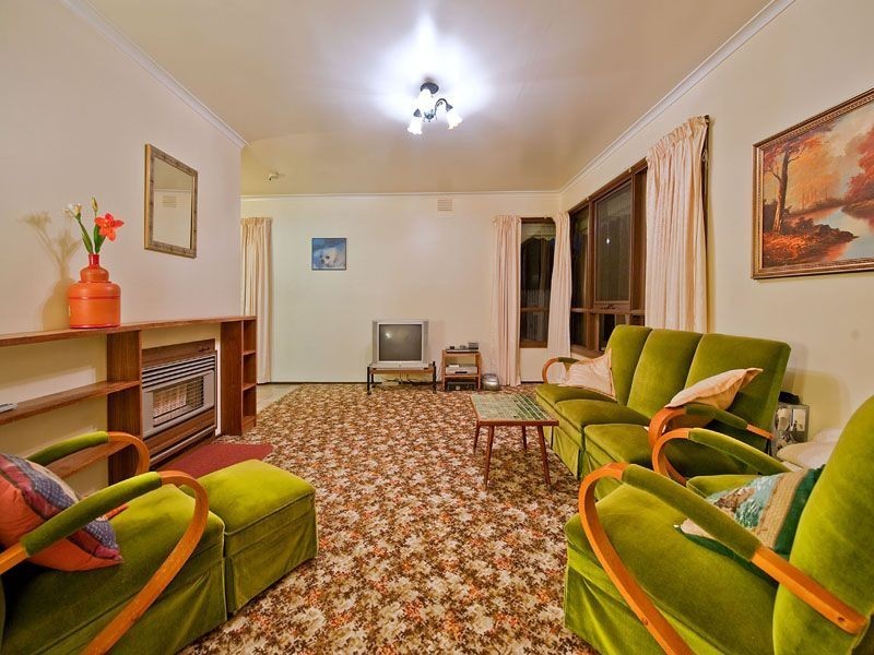 8 Leawarra Parade, Frankston VIC 3199