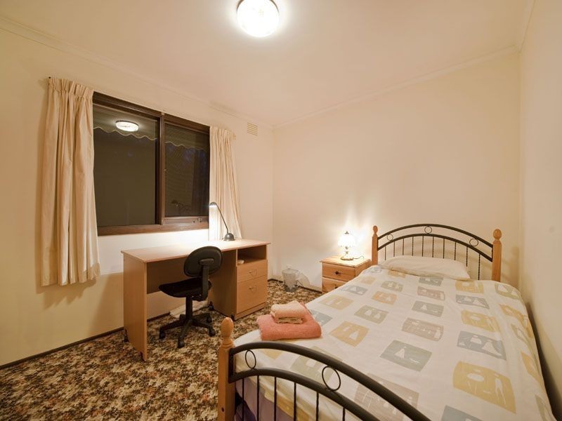 8 Leawarra Parade, Frankston VIC 3199