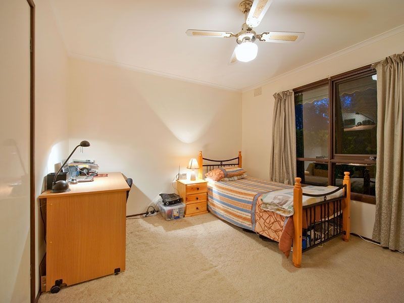 8 Leawarra Parade, Frankston VIC 3199