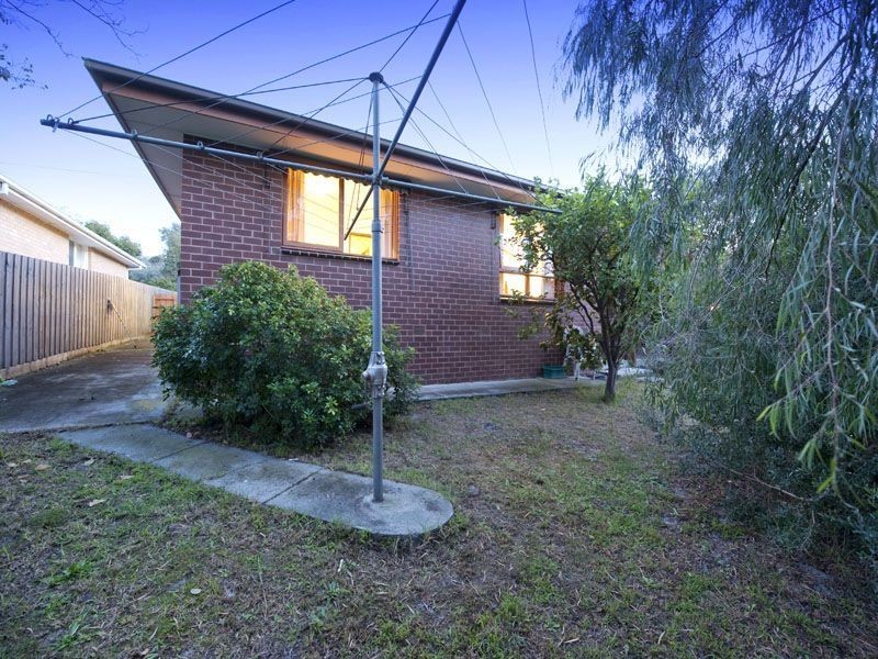 8 Leawarra Parade, Frankston VIC 3199