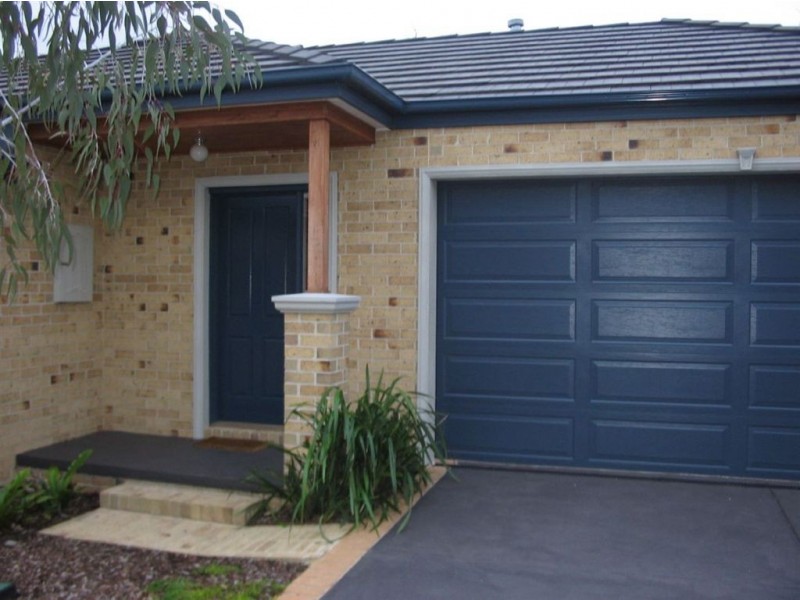 2/11 Gowrie Ave, Frankston VIC 3199