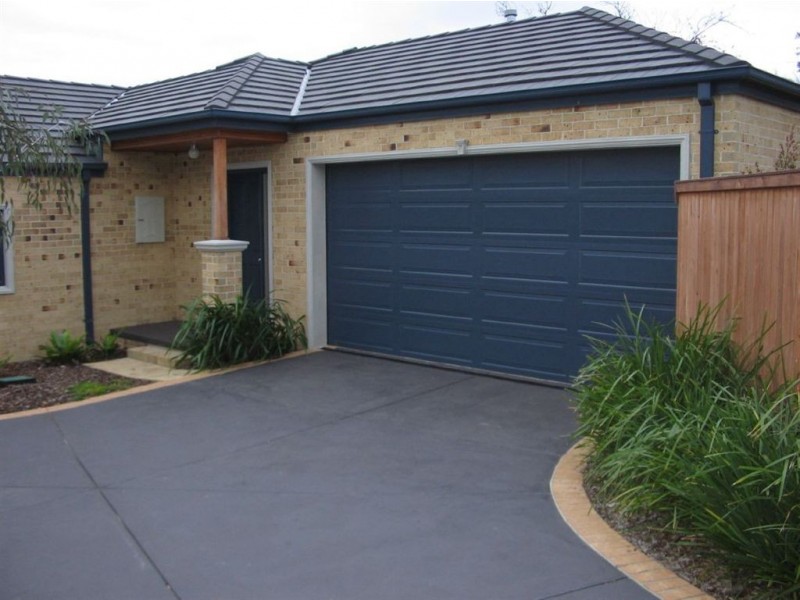 2/11 Gowrie Ave, Frankston VIC 3199