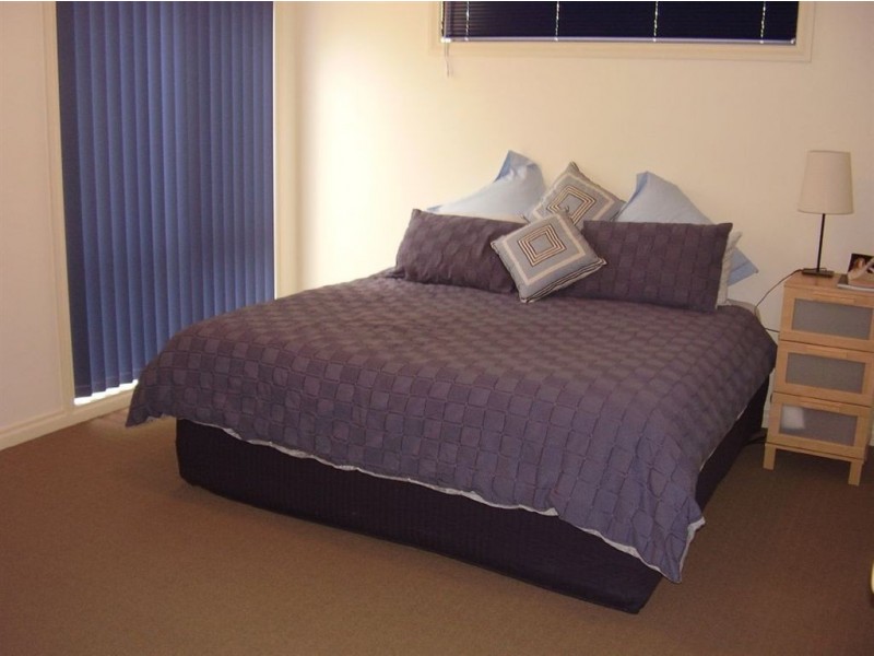 2/11 Gowrie Ave, Frankston VIC 3199