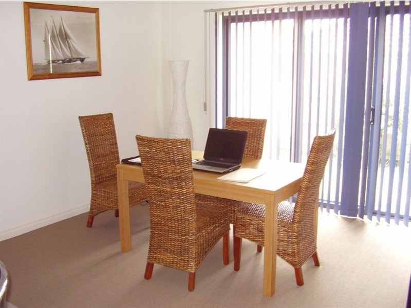 2/11 Gowrie Ave, Frankston VIC 3199