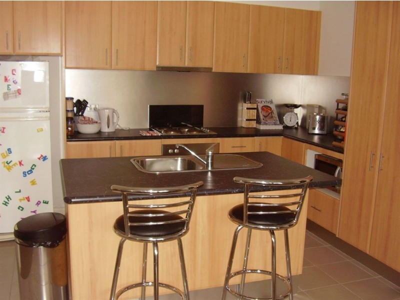 2/11 Gowrie Ave, Frankston VIC 3199