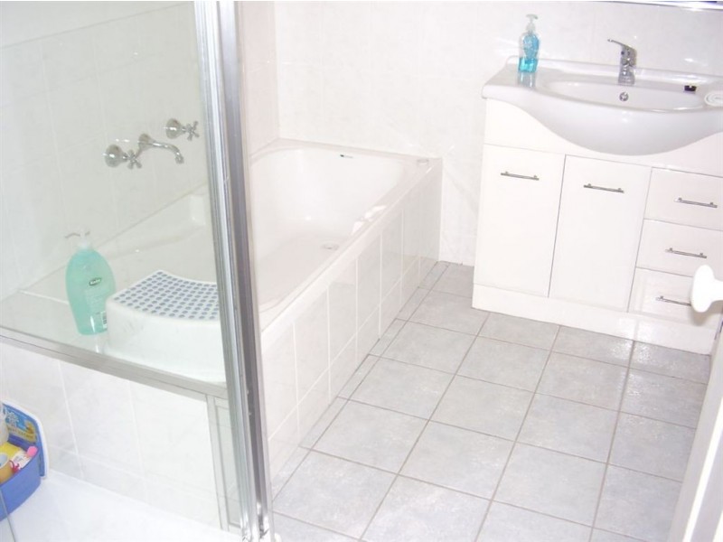 2/11 Gowrie Ave, Frankston VIC 3199