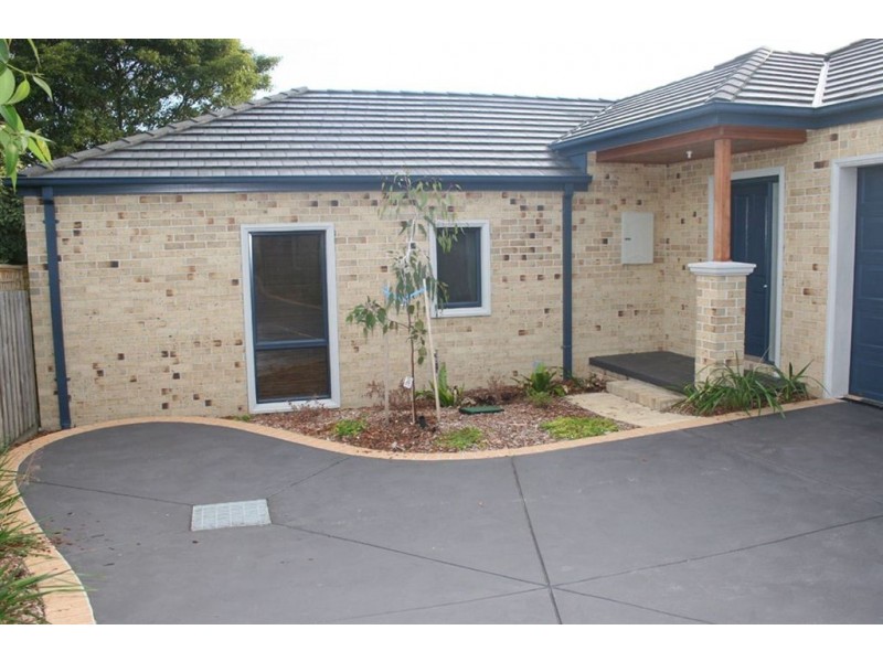 2/11 Gowrie Ave, Frankston VIC 3199