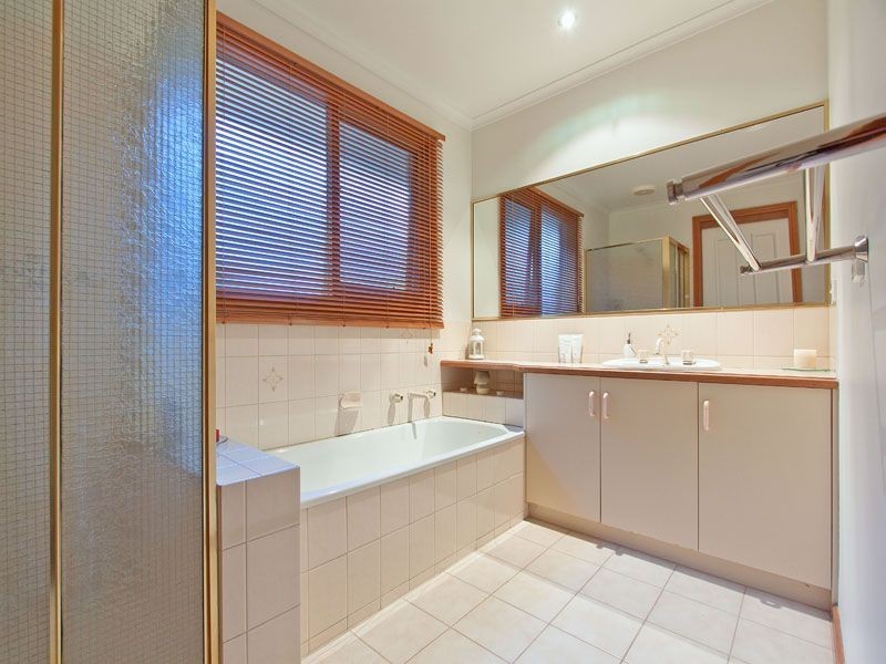 2/29 Heatherhill Road, Frankston VIC 3199